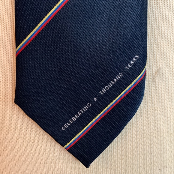 RARE DUBLIN 1988 THOUSAND YEAR ANNIVERSARY CELEBRATION COMMEMORATIVE NECKTIE - Picture 2 of 13